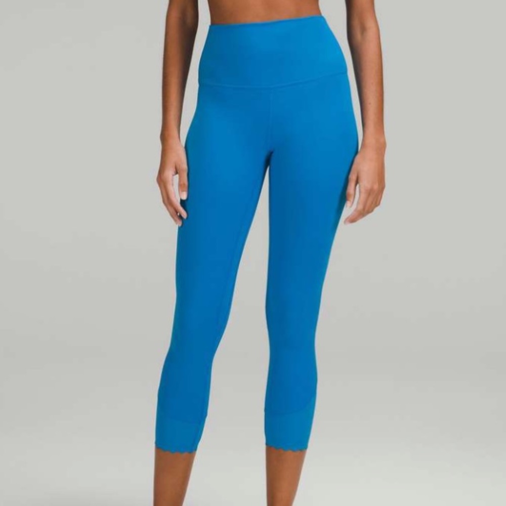 Lululemon Align Scalloped Hem High-Rise Crop 23" Poolside Size 4 EUC